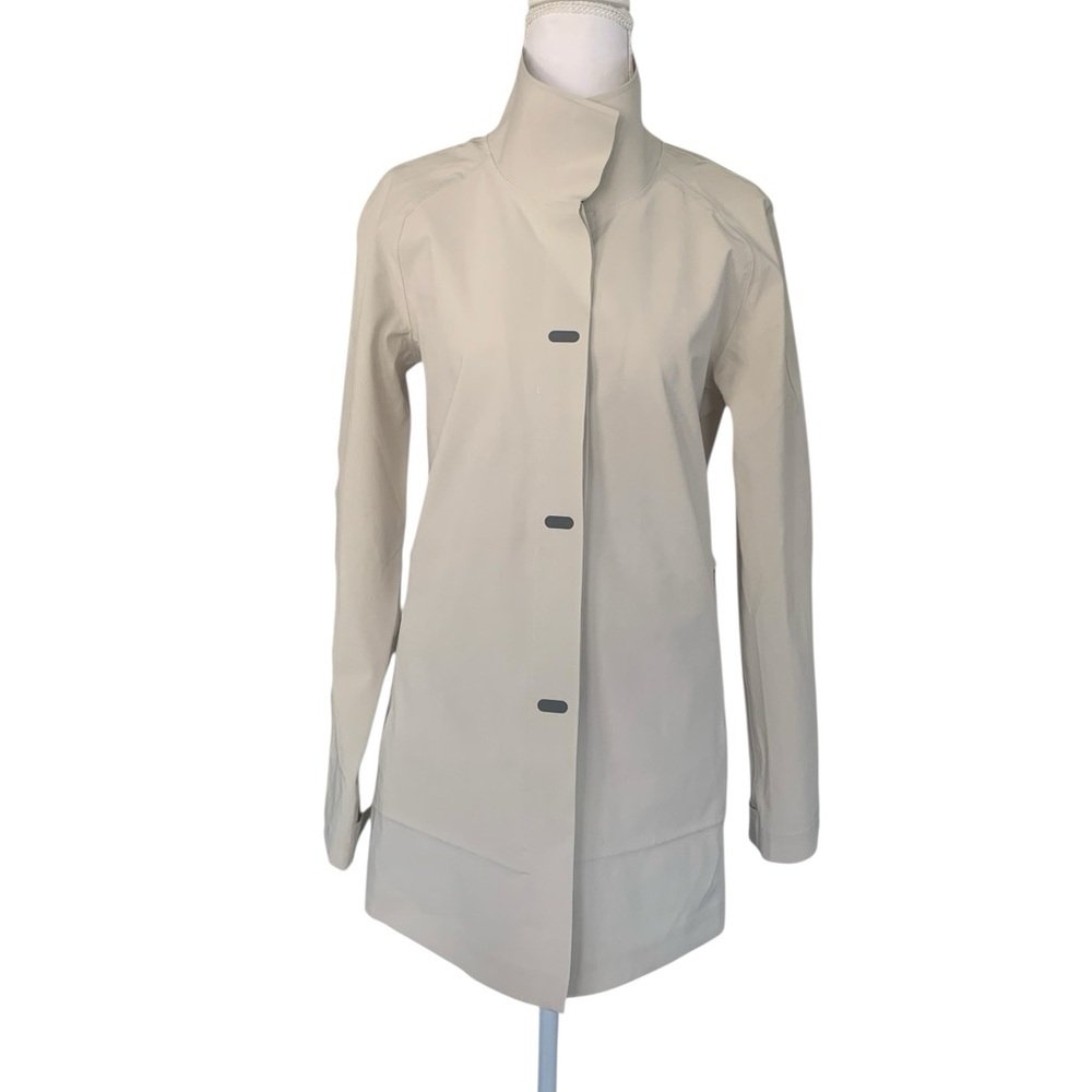FIGS Coro Raincoat XS Beige Waterproof Medical Jacket Nurse Scrub Jacket Stretch